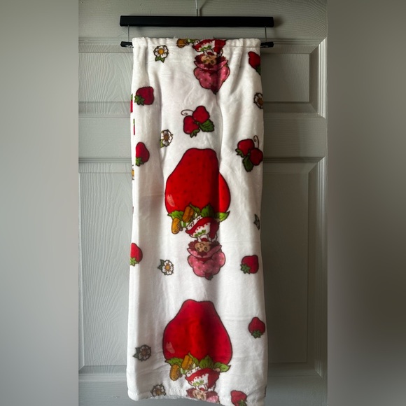 Strawberry Shortcake blanket NWT - Picture 3 of 3